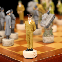 Escultura de resina Juego de ajedrez temático de la Segunda Guerra Mundial 3,5 "Pintado a mano