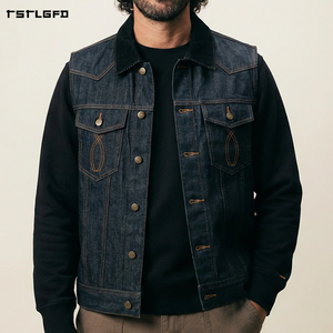 Chaleco de mezclilla índigo para hombre con cuello de pana, costuras naranjas, bolsillos con doble solapa, botones, corte relajado, estilo camionero clásico. - Product Image 1