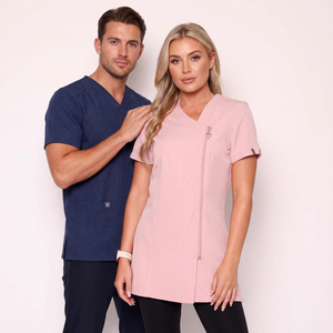Uniformes Médicos Unisex Color Rosa, Blusas de Trabajo con Cuello en V y Manga Corta para Uso Hospitalario, Tela de Algodón y Poliéster - Product Image 3