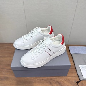 รองเท้าผ้าใบผู้ชายสีกรมท่า หนังกลับ พื้นหนาสีขาว ดีไซน์เนอร์ แต่งลายหนังกลับ  ใส่เดินทุกวัน สไตล์สปอร์ต แฟชั่นฤดูใบไม้ผลิ สำหรับคู่รัก - Product Image 1
