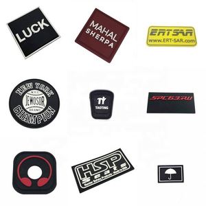 Étiquette en caoutchouc 3D surélevée personnalisée pour vêtements et chaussures – Accessoire de confection - Product Image 1