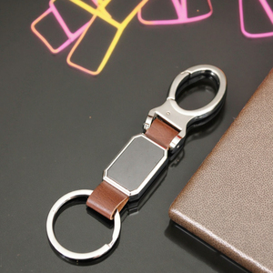 Porte-clés en cuir PU personnalisé en gros d'usine et mousqueton avec logo en relief porte-clés cadeau promotionnel pour voiture pour les propriétaires de voitures - Product Image 2