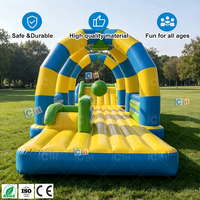 Parcours d'obstacles gonflable commercial avec arche et balles suspendues, château gonflable de course pour location événementielle