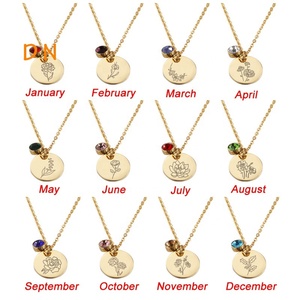 Dina Venta al Por Mayor Collar de Oro de 18K con Piedra de Nacimiento de 12 Meses y Flor de Nacimiento Grabada a Láser Collar con Disco Redondo Joyería de Acero Inoxidable - Product Image 2