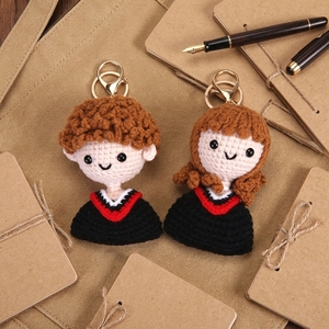 Porte-clés fait main en laine tricotée et crochetée, motif toge de graduation et toque de doctorat, <span class=keywords><strong>cadeau</strong></span> pour garçons et filles - Product Image 3