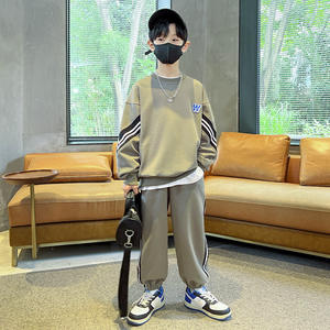 Ensemble de sport automne 2026 pour garçons, nouveau style, sweat-shirt et pantalon de survêtement en coton à rayures pour enfants et adolescents, vêtements décontractés et tendance - Product Image 3