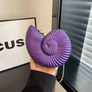 2025 bolso <span class=keywords><strong>de</strong></span> noche <span class=keywords><strong>de</strong></span> concha geométrica <span class=keywords><strong>para</strong></span> mujer, nuevo bolso transparente <span class=keywords><strong>de</strong></span> gelatina transparente <span class=keywords><strong>de</strong></span> moda, bolso <span class=keywords><strong>de</strong></span> concha <span class=keywords><strong>de</strong></span> caracol, bolsos cruzados con cadena acrílica - Product Image 1