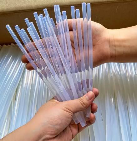 China Manufacturer's Customizable Transparent Stick Glue Hot Melt Adhesive for Construction Fiber Length Diameter Variable
