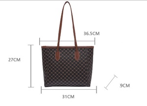 Sac fourre-tout messager en cuir PU pour femme 2025, sac à bandoulière zippé en polyester, grande capacité, tendance, été, hiver, automne, printemps - Product Image 2