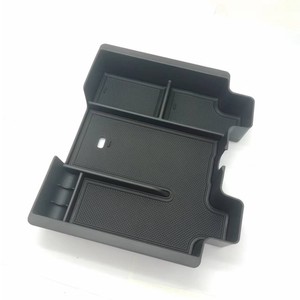 กล่องเก็บของคอนโซลกลาง GMC Sierra รุ่นปี 21-22 พร้อมแผ่นพลาสติกปิดเต็มรูปแบบ ดีไซน์ทันสมัย ใช้สำหรับที่นั่งกลาง - Product Image 5
