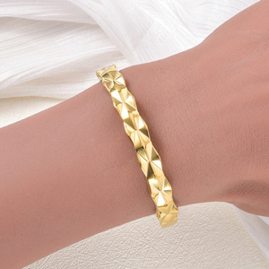 กำไลข้อมือสแตนเลสสตีล18K สำหรับผู้หญิงตัวเรือนกระจกขัดเงากระจกเหลี่ยมเพชรพลอยต่อเนื่องเก๋ไก๋ป้องกันการเสื่อมเสียหรูหรา - Product Image 3