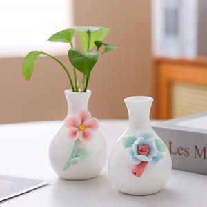 Jarrón de cerámica de <span class=keywords><strong>flores</strong></span> hecho a mano para el hogar, sala de estar, oficina, decoración de escritorio, mini jarrón de cerámica de estilo 3D - Product Image 3
