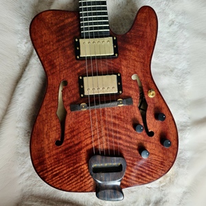 กีตาร์ไฟฟ้า <span class=keywords><strong>Fender</strong></span> Violinstyle แบบปรับแต่งได้สำหรับกีตาร์เทเลแคสเตอร์  หน้าไม้เมเปิลสลักลาย  ท็อปไม้สปรูซ  ทรงแจ๊สฮอลโลว์บอดี้  ทรงอาร์คท็อป - Product Image 1