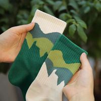 Chaussettes jetables mi-mollet en pur coton pour femmes, antibactériennes et respirantes, avec motifs montagne patchwork et détail de bordure