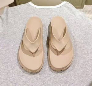 Brand <b>Triangle</b> Logo Casual Flap-Toe Sandals for Women-Waterproof and Slip-resistant, Simple Solid Color Casual Slippers - Product Image 1
