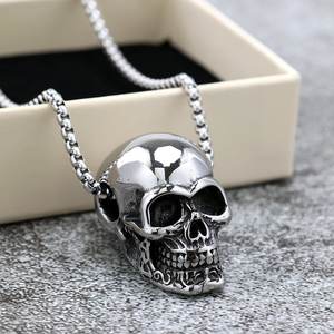 Colgante de calavera de acero inoxidable para hombres y mujeres, regalo de Halloween estilo punk, colgantes con temática geométrica, diseño asimétrico - Product Image 2