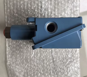 Global Best Seller UE United Electric J402 S126B <strong>Hardness</strong> <strong>Tester</strong> -100-0kPa 16310-1 IP66 316L Stainless Steel 220V High Accuracy - Product Image 5