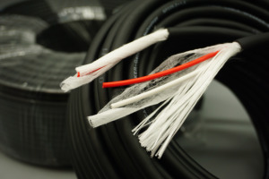 สายลำโพงหุ้มฉนวนแบบนิ่มสีดำ Rhino Head ขนาด <span class=keywords><strong>2</strong></span> * <span class=keywords><strong>2</strong></span>.5 มม. EVJV สำหรับงานแสดงมืออาชีพ - Product Image 3