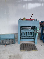 Machine semi-automatique de fabrication de blocs creux QT4-24 pour l'Afrique, machine de moulage de briques de ciment emboîtables