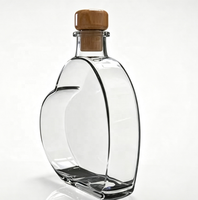 Bouteille en verre de luxe haut de gamme avec forme unique et bouchon en liège, pour la vodka, le whisky et le brandy.
