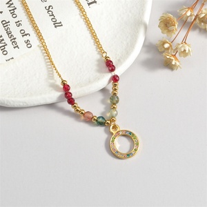 Collier ras du cou vintage en acier inoxydable plaqué or 14 carats avec chaîne perlée de cristaux et pendentif rond en zircon coloré - Product Image 3