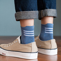 Chaussettes de sport respirantes en coton jetables personnalisées pour hommes, avec logo sur le dessous, idéales pour le printemps et la course à pied, vente en gros