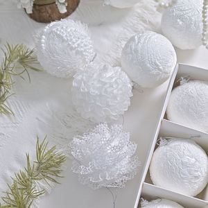 Ensemble de 12 décorations de Noël de luxe Blanche-Neige, boules suspendues texturées et scintillantes, élégantes décorations pour arbre de Noël sur le thème du pays des merveilles hivernales - Product Image 4