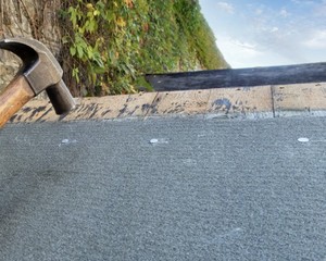 Membrane imperméable au <span class=keywords><strong>bitume</strong></span> pour maison de <span class=keywords><strong>jardin</strong></span> Imperméabilisation du hangar Feutre de chenils <span class=keywords><strong>Toit</strong></span> incliné Membrane renforcée en fibre de verre - Product Image 2