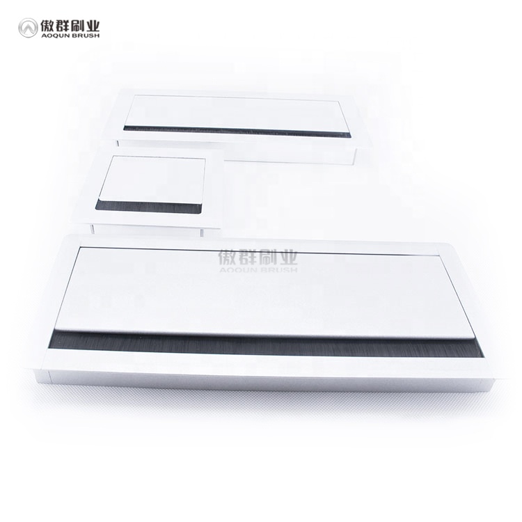 Щетка для управления кабелями для столов и встреч