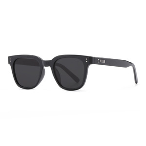 Lunettes de soleil unisexes, monture noire, lentille en polycarbonate, protection UV400, type 3, style tendance pour une utilisation en extérieur - Product Image 2