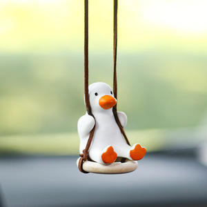 Pendentif de voiture en plâtre Yu Xiang Yuan Duck, figurine de dessin animé oscillante pour la décoration intérieure de voiture - Product Image 1