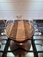 Plateau à gâteau en bois d'acacia écologique avec couvercle en acrylique transparent pour une présentation élégante de desserts, mariage, anniversaire, fête, pâtisserie