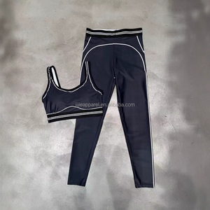 Set Fitness Due Pezzi Personalizzato per Donna, Traspirante, per Yoga e Pilates, Senza Cuciture, Elastico e Confortevole - Product Image 4