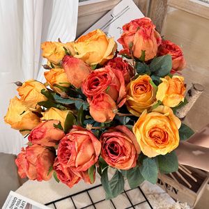 Bouquet de roses artificielles Gardenia à 3 têtes en soie Manta, idéal pour la décoration de mariage, la maison et les accessoires de photographie en extérieur - Product Image 1