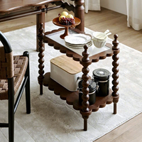 Table basse de salon de style français vintage, style américain du milieu du siècle, en bois massif avec plateau en marbre et étagère de rangement