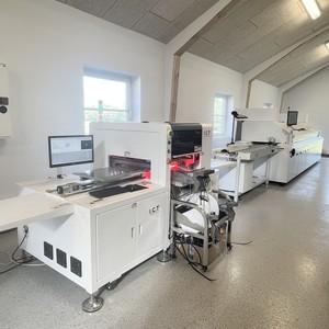 Ligne de production SMT pour cartes I.C.T. à économie d'énergie, ligne SMT sur base de prêt, ligne de production automatique de remplissage de colle sous vide - Product Image 3