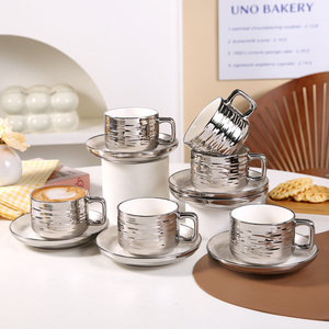 Nuovo Design Lussuoso <span class=keywords><strong>Set</strong></span> di Tazza e <span class=keywords><strong>Piattino</strong></span> in Porcellana Ecologica <span class=keywords><strong>con</strong></span> Finiture Oro e Argento, Tazza <span class=keywords><strong>da</strong></span> Caffè Turco - Product Image 1