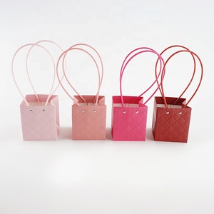 Sac en papier carré imperméable Macaron motif losange un morceau d'argile boîte à fleurs à main sac en papier kraft - Product Image 3