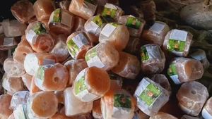 Sel à lécher naturel de l'Himalaya Sel pur avec corde Riche en nutriments essentiels pour chevaux bovins moutons bétail - Product Image 6