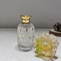 Botella de Perfume Ecológica Hecha a Mano Crystal Coast con Diseño Rayado y Grabado en Oro, Estilo Tradicional Moderno para el Hogar