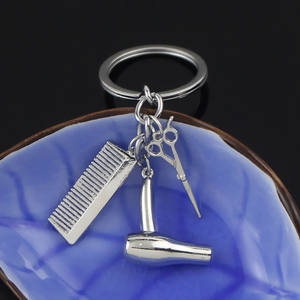 Porte-clés tendance avec pendentifs sèche-cheveux, peignes et <span class=keywords><strong>ciseaux</strong></span> – Outils <span class=keywords><strong>de</strong></span> coiffure pour styliste, cadeaux créatifs pour salon <span class=keywords><strong>de</strong></span> coiffure - Product Image 1