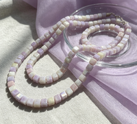 Perles en verre style porcelaine 4x4 en gros, perles carrées colorées en vrac pour la fabrication de bijoux DIY (bracelets, colliers) en boîte