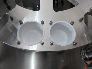Machine de remplissage et de scellage rotative entièrement automatique pour <span class=keywords><strong>lait</strong></span>, sauce, yaourt et gelée de qualité alimentaire - Product Image 3