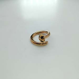 แหวนแฟชั่น สแตนเลสสตีล 316L ชุบทอง PVD ดีไซน์ทนทานและยั่งยืน - Product Image 1