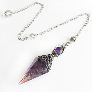 Pendentif Améthyste et Aigue-marine en Résine à Éclats Colorés, Forme Cône Hexagonal, Bijou Transfrontalier - Product Image 3