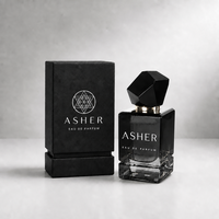 Flacon de parfum personnalisé de créateur 50 ml en verre carré facetté avec pulvérisateur, base épaisse et lourde, capuchon géométrique noir, collier doré, avec boîte cadeau
