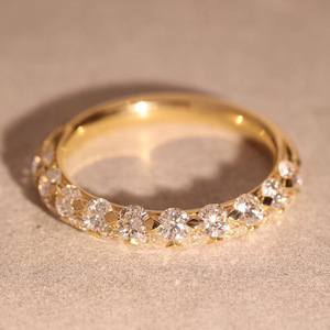 Anello dal Design Minimalista Stile Pave per Donne - Product Image 2