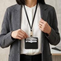 Porte-badge d'identification en cuir PU ODM avec cordon tour de cou et étui à cartes grainé pour le bureau et l'école