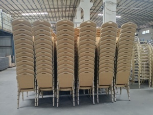 Chaise de salle à manger de luxe personnalisée en tissu rouge avec cadre en or pour hôtel, événement, banquet, mariage, utilisation en extérieur, meubles commerciaux en acier - Product Image 5