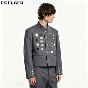 Blazer Uniforme Corto OEM/ODM para Hombre, Gris, Cuello Alto, Múltiples Botones, Insignia, Conjuntos de Ropa Exterior para Hombre, Fabricantes de Ropa al por Mayor - Product Image 4